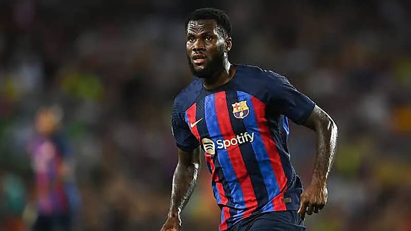 فرانك كيسيه يودّع لاعبي برشلونة قبل انضمامه للنادي ⁧‫الأهلي‬⁩ .. فيديو