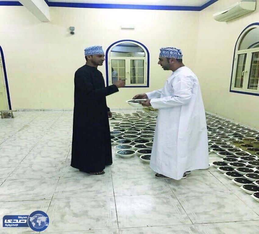 الحوسني يستقبل نجوم الأهلي بالحلاوة