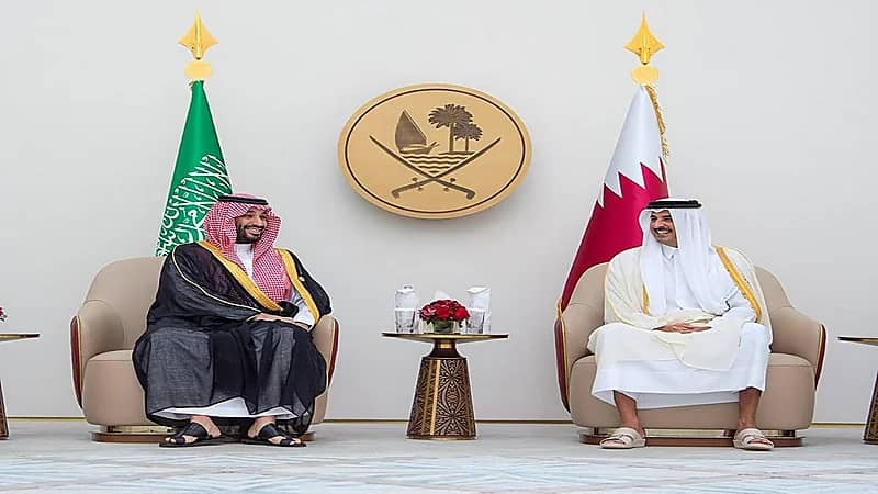 ولي العهد يصل قطر للمشاركة بالقمة الخليجية ويجري حديث أخوي مع أمير قطر .. فيديو