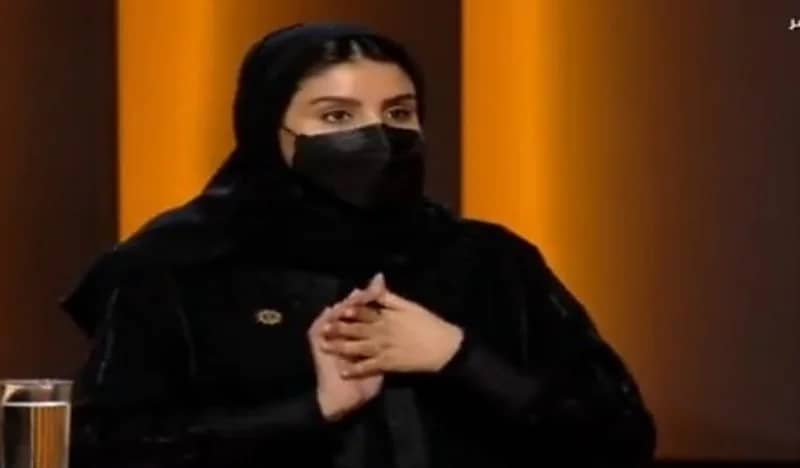 شاهد.. مديرة "مستشفى صحة الافتراضي" توضح آلية العمل في المستشفى وعدد الفريق الطبي