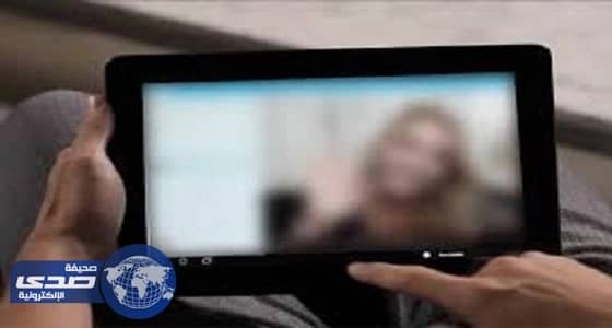 فتاة أوروبية تستدرج خليجيًا لممارسة الرذيلة فوجدها أفريقية ومعها مسلحان