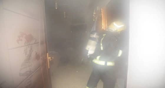 بالصور.. " مدني سكاكا " يسيطر على حريق بمنزل