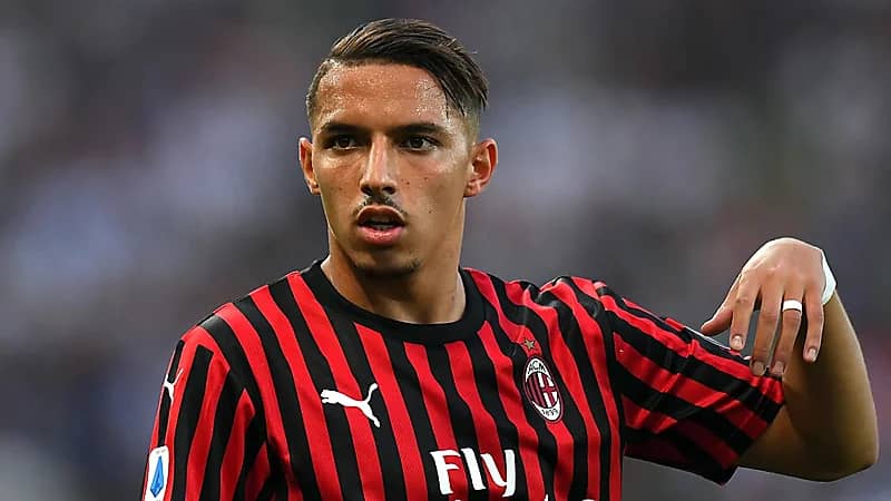 لاعب ميلان يتلقى عرضا من روشن