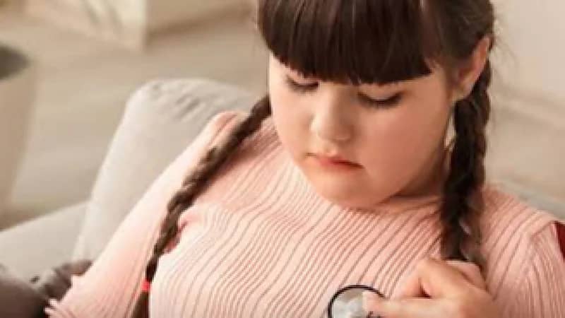 فتح تحقق مع جراح أجرى تكميم معدة لطفلة بسبب السمنة المفرطة