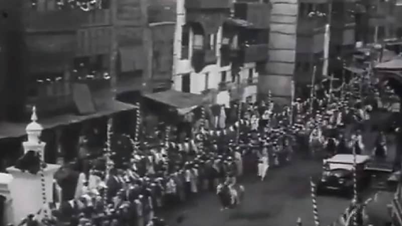 موكب الملك عبدالعزيز في مكة قبل 95 عاما..فيديو