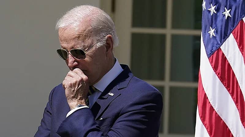 سلوك غريب لبايدن خلال خطاب عيد الاستقلال يعرضه للانتقادات