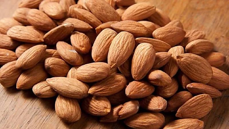 اللوز يقلل من خطر الإصابة بهشاشة العظام