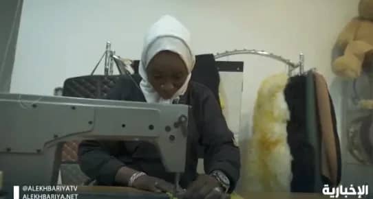 بالفيديو.. " زبيدة " تفتتح معرضًا كاملاً لتزيين سيارات النساء