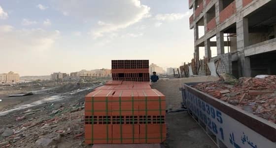 بالصور.. بلدية الشوقية تزيل مخلفات الأمطار بمكة المكرمة