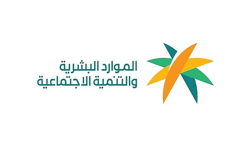 شاهد.. شمس الكويتية تثير الجدل بنظريتها حول "الأذن"