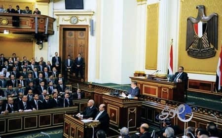 نواب مصر يطالبون بإقالة الحكومة إثر حادثة تسمم في "الأزهر"