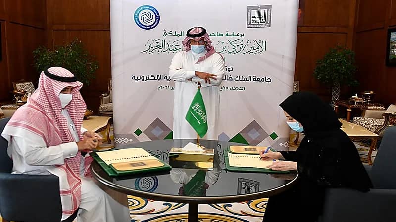 توقيع اتفاقية تعاون بين جامعة الملك خالد والجامعة السعودية الإلكترونية