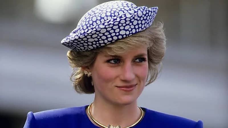 عرض 3 رسائل بخط يد الأميرة ديانا للبيع في مزاد علني