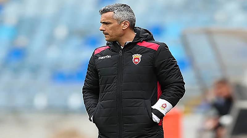 الهلال مهتم بالتعاقد مع مدرب أروكا البرتغالي