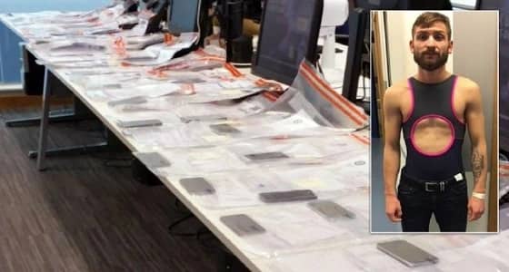 لص يسرق 53 هاتفا في حفل موسيقي باستخدام مايوه