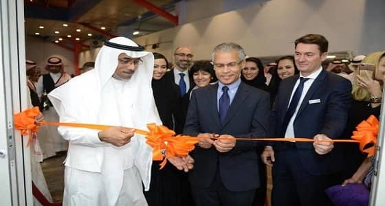 بالصور.. القنصل الفرنسي يفتتتح أول مغسلة ملابس فرنسية بجدة