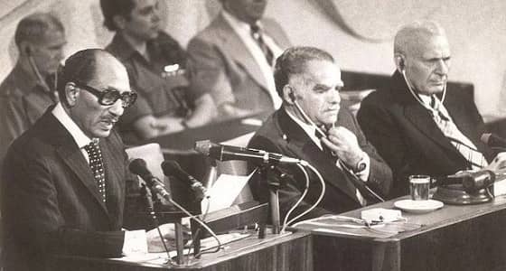 " السادات " لـ " جولدا مائير " : " إنتي أجدع رجل في إسرائيل "