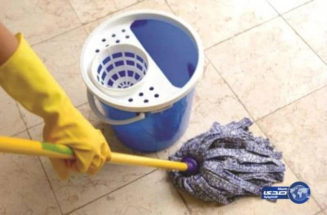 بالفيديو.. سعودية جامعية تعمل عاملة نظافة تناشد خادم الحرمين إنصافها