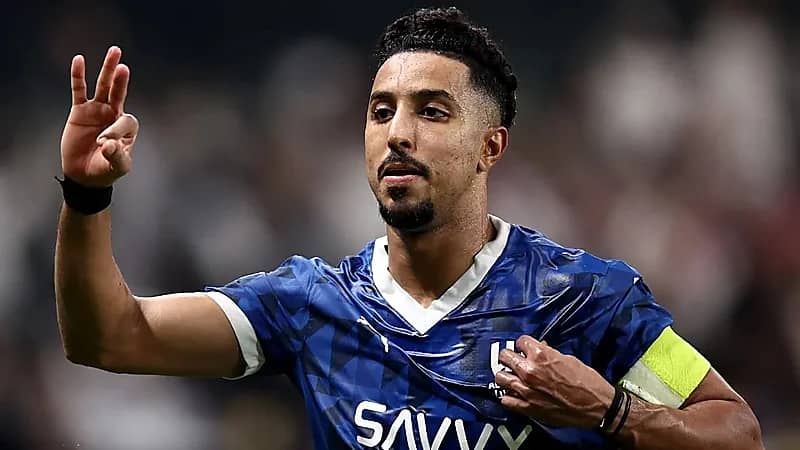 طبيب المنتخب السابق: سالم شارك وهو مهدد بفقدان بصره.. فيديو