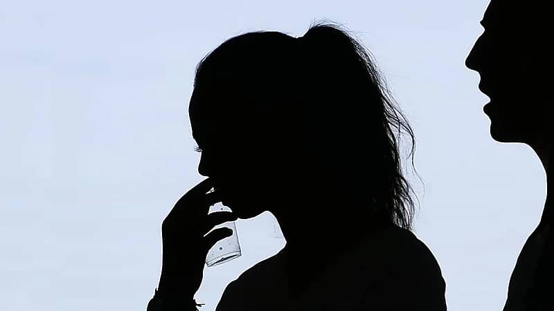 سيدة تحبس نفسها وابنها لمدة 3 سنوات بمنزلهما خوفاً من كورونا