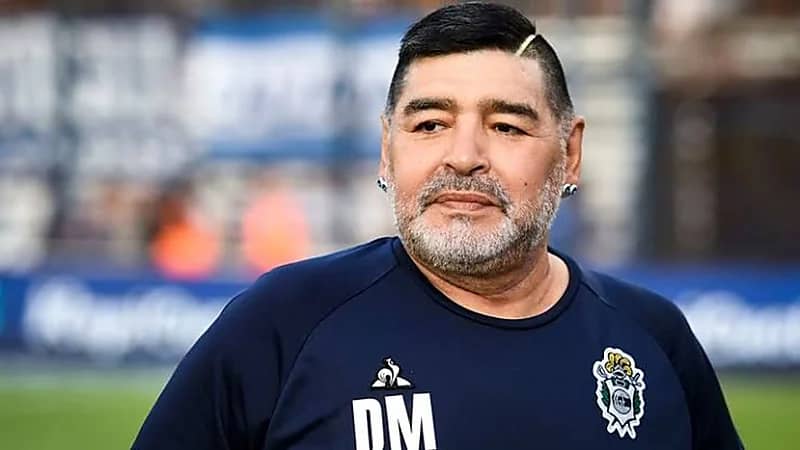 اتهام 4 أطباء و 3 ممرضين بقتل مارادونا