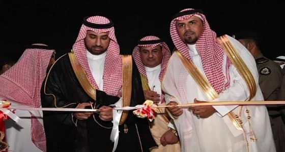 بالصور.. محافظ ضمد يكرم أبناء وأهالي شهداء بمهرجان التسوق والترفيه