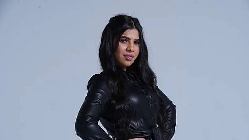 " منى" تجهز مفاجأة جديدة لجمهورها بعد نجاح "فيني اللى مكفيني"