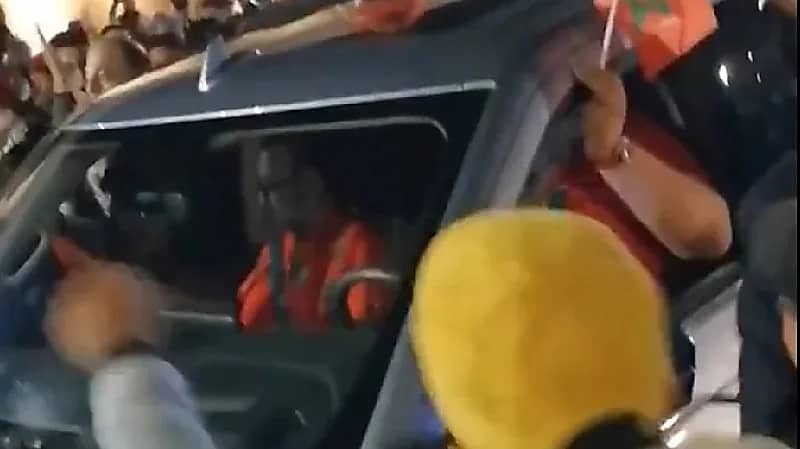 شاهد.. الملك المغربي يحتفل مع شعبه بالشوارع بالتأهل التاريخي في كأس العالم