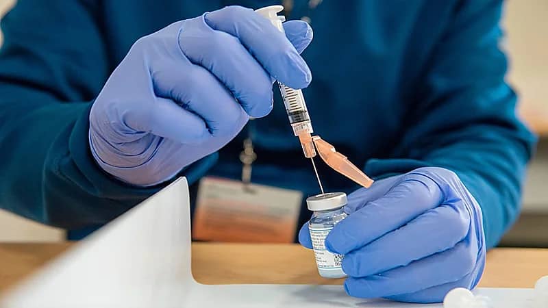 " الصحة " : يمكن لمن أتم ٤٢ يومًا على الجرعة الأولى أن يأخذ الجرعة الثانية