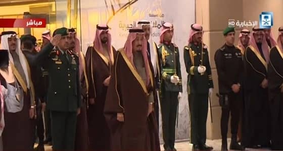 بالفيديو والصور.. " خادم الحرمين " يصل حفل الملك خالد بالرياض