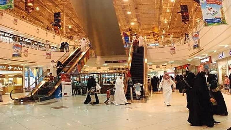 قانوني يحذر من استخدام غير المحصنين لجوالات المحصنين للدخول للأسواق