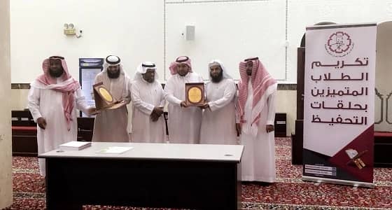 بالصور.. مكتب بصائر غميقة يحتفي بأحد حفاظه للقرآن الكريم