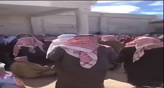 بالفيديو.. أصوات الحاضرين تتعالى بالتهليل والتكبير لحظة عفو " السبيعي " عن قاتل ابنه 