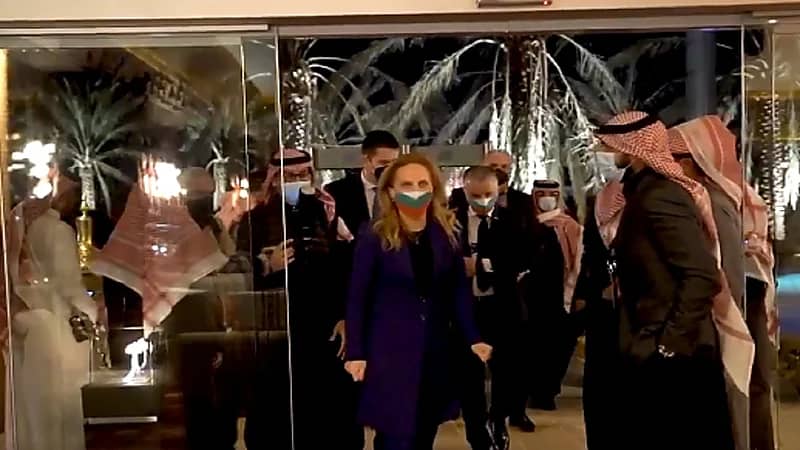 شاهد.. وزيرة السياحة البلغارية في أوايسس الرياض