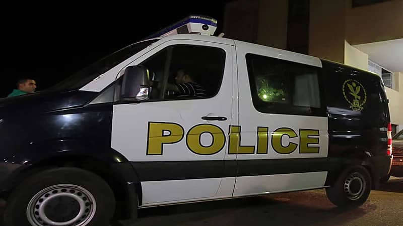 أب يتخلص من نجلته ويدفنها داخل المنزل