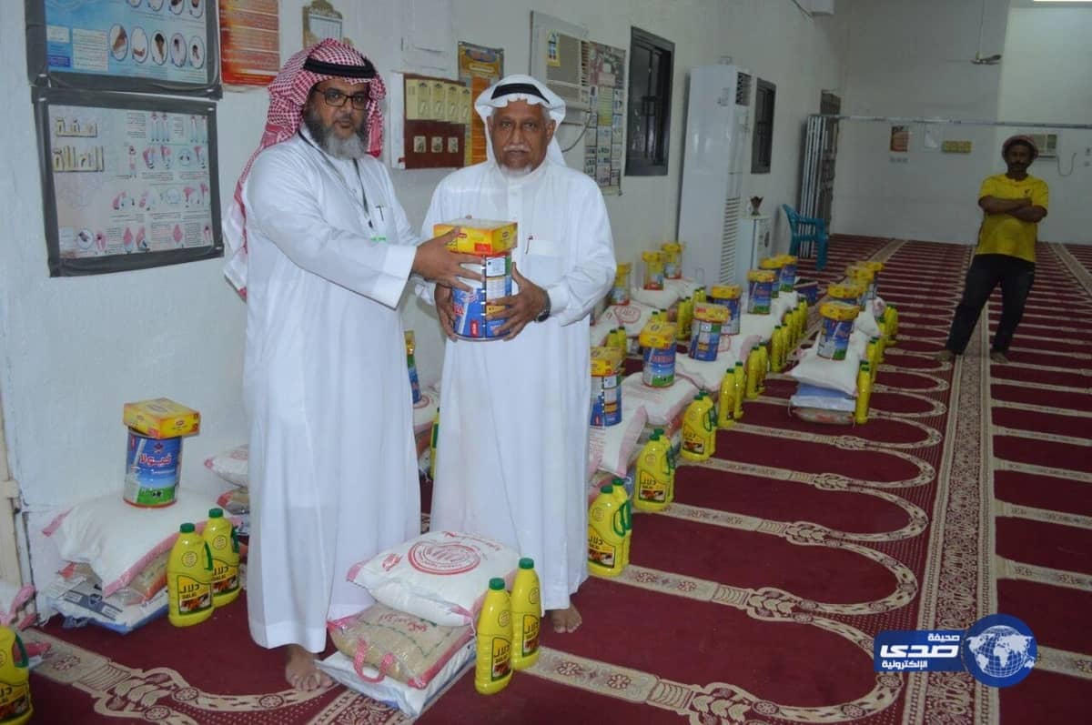 "تعليم القنفذة" يواصل حملة محو الأمية بالعرضية الشمالية ويقدم معونات غذائية للدارسين