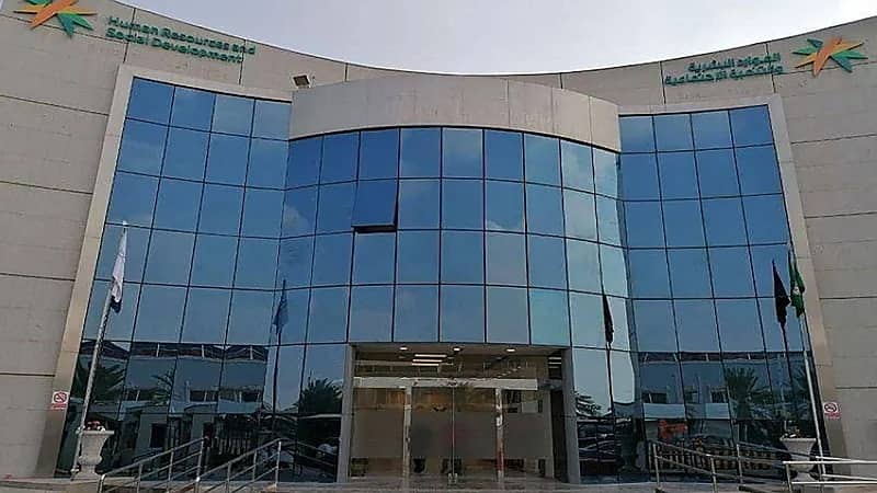 إلزام شركة مقاولات بدفع 530 ألفاً لـ73 عاملاً آسيوياً بالرياض