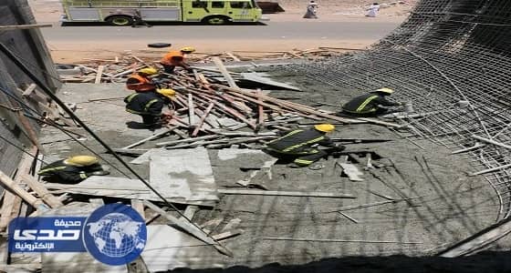 بالصور.. إصابة 4 في انهيار سقف مبنى بمكة