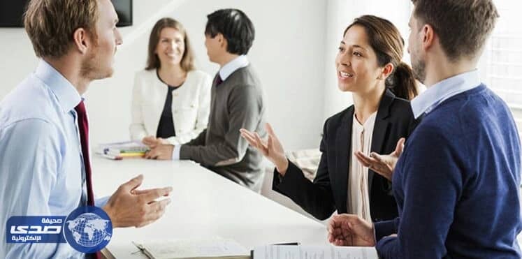 سياسي يغازل ناخبيه بساعة جنس يوميًا لكل موظف