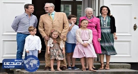 بالصور.. زوج ملكة الدنمارك يرفض أن يدفن بجوارها