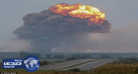 بالفيديو.. انفجار هائل في مستودع ذخيرة بقاعدة عسكرية وسط أوكرانيا