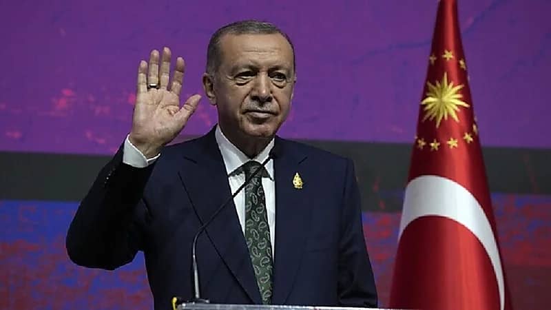 أردوغان يطلب "الصفح" من شعبه بعد الزلزال