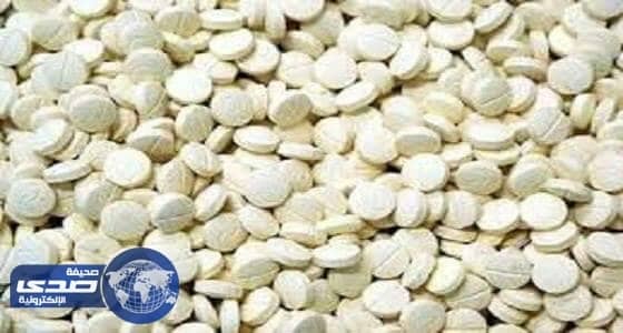 مكافحة المخدرات تقبض على شخص تلقى كمية من الحبوب المخدرة بالمدينة
