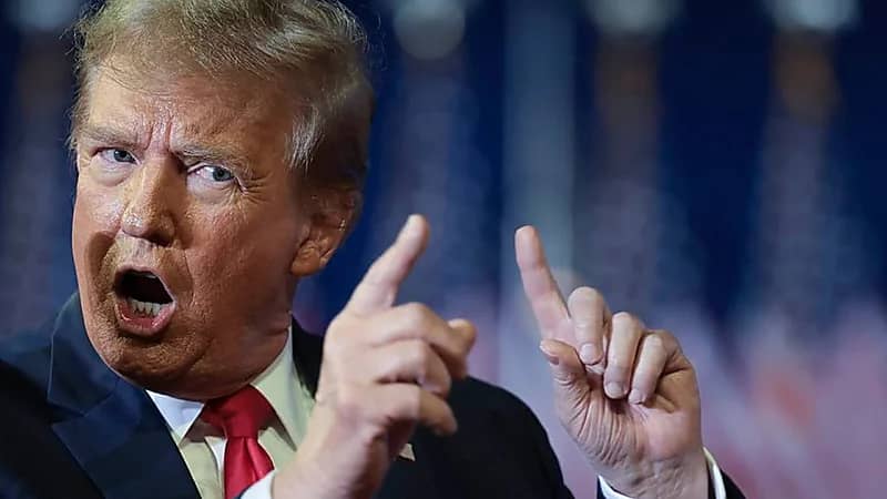 اعتراض طائرة مدنية اخترقت منطقة حظر جوي أثناء وجود ترامب