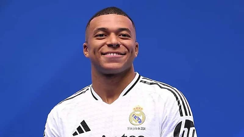 مبابي يكشف سبب تأخر زواجه حتى الآن