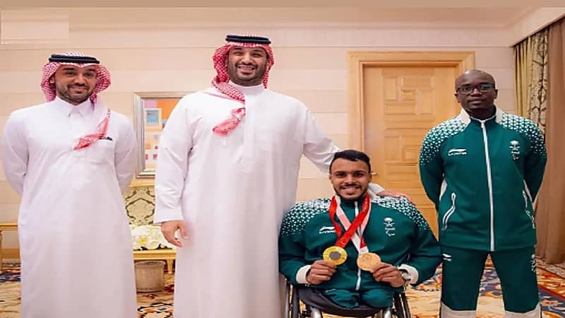 ولي العهد يستقبل القرشي لتحقيقه ذهبية الألعاب البارالمبية في باريس