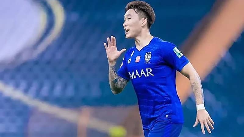 "الهلال" يحسم موقف جانغ من المشاركة أمام التعاون