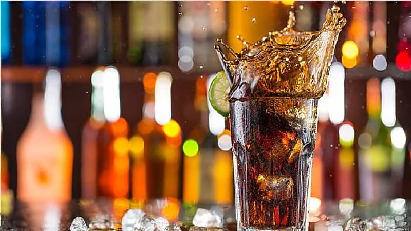 استشاري: المشروبات الغازية تسبب انتفاخات في البطن