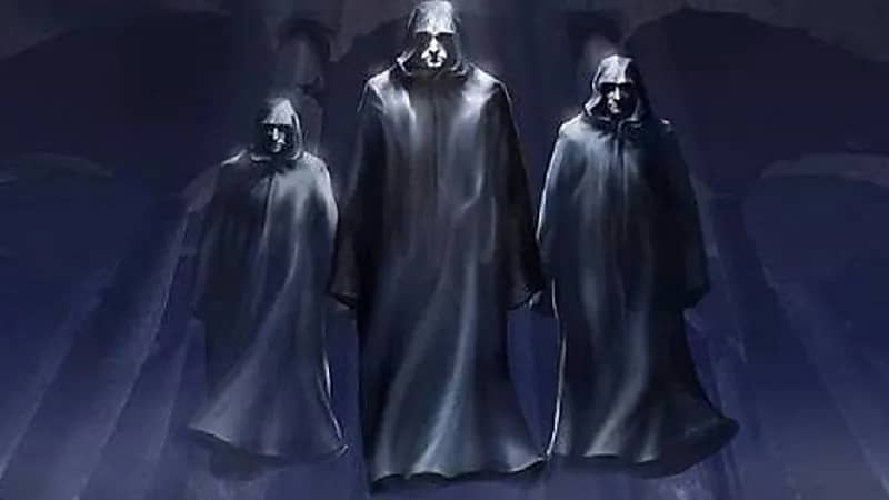 شاب يتلقى رسائل غامضة من مجهول يضعها داخل منزله