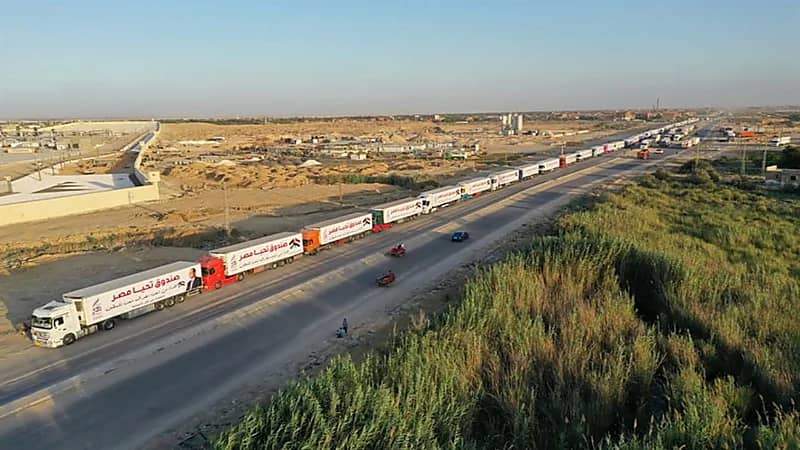 قافلة مساعدات ضخمة من مصر إلى غزة